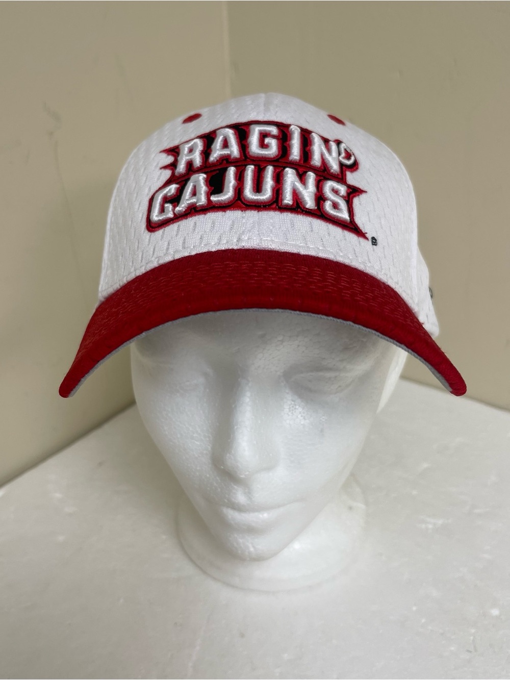 NCAA The Game Pro Louisiana Ragin Cajun Flex Fit Large Hat Cap White Red